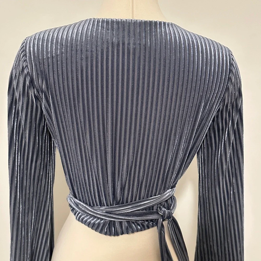J.O.A. Velvet Ribbed Wrap Crop Top Womens S Gray Bell‎ Sleeve Y2K Going Out